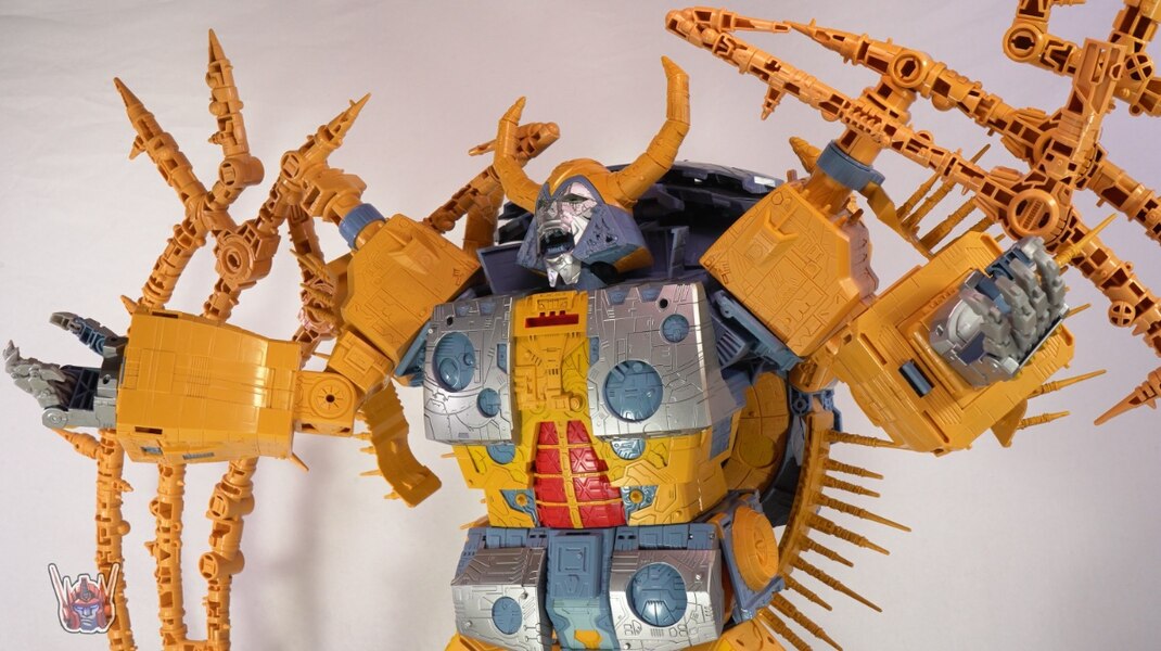 Transformers HasLab War For Cybertron Unicron Review  (50 of 58)